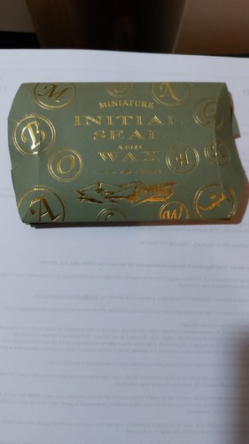 Sigillo con iniziale per