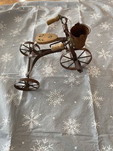 Antico triciclo vintage - , in