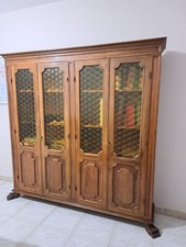 Mobile/libreria con zampe di leone e quattro ante della metà del Novecento