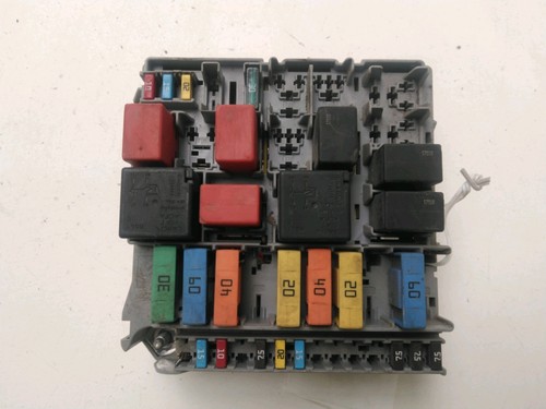 Boitier fusibles peugeot - boitier,
