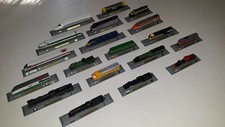 Trenini In Metallo Scala N statici da collezione 19 pezzi in totale.