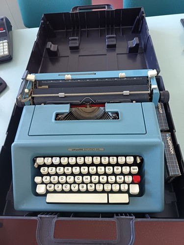 Macchina scrivere olivetti - da,