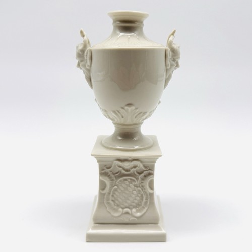 Vaso postale con satiro - , |