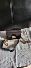 Borsa a mano nera con manico