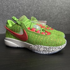 Nike LeBron 20 Stocking Stuffer Green Silver Red taglia Eu 38,5 bambino uomo