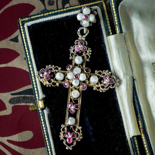 Antico ciondolo croce