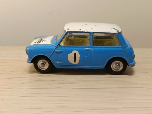 Corgi toys 227 morris mini - toys,