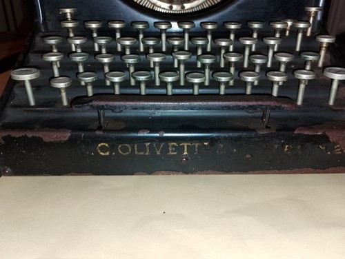 Macchina per scrivere olivetti - per,