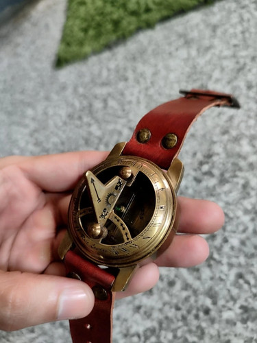 Antica bussola orologio