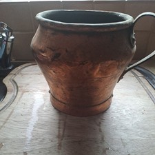 Antica pentola grande con