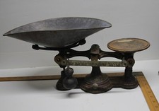 Antica bilancia in ghisa