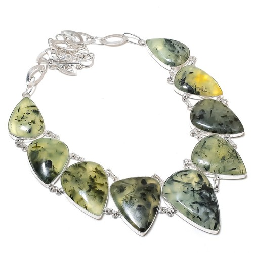 Collana con pietre preziose - , a