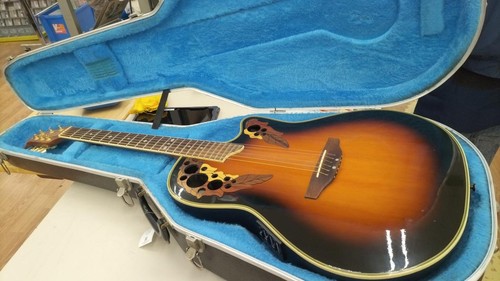 Chitarra acustica elettrica