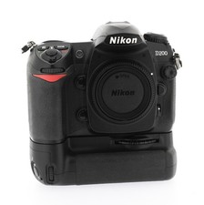 Nikon D200 + Grip MB-D200 –