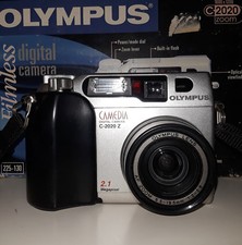 Olympus CAMEDIA C-2020 Zoom 2,1 megapixel fotocamera digitale - nero e argento metallizzato