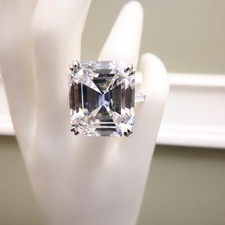 Anello Elizabeth Taylor taglio