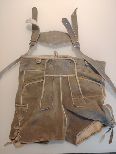Lederhosen boy scout - ⭐,