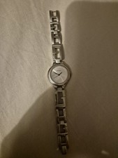 Guess Silver Tone Bracelet Watch Model G65919L senza batteria, non testato