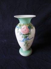 ANCIEN VASE EN OPALINE