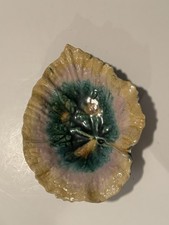 Antico piatto in foglia di