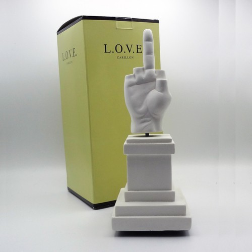 Maurizio cattelan v e - cattelan, l.o.v.e