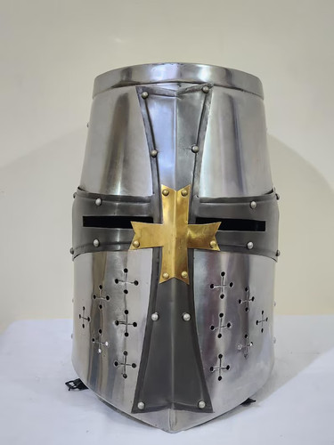 Elmetto crociato medievale