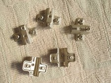 N° 5 pezzi di cerniere per mobiletti da cucinino -