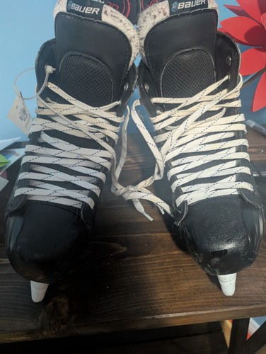 Tyson barrie used skates - barrie,