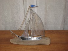BARCA A VELA IN VETRO COLORATO