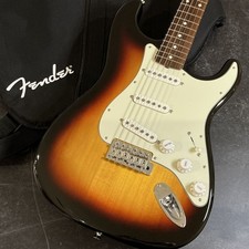 Fender Stratocaster leggera made in Japan tradizionale anni 60 con dito in palissandro