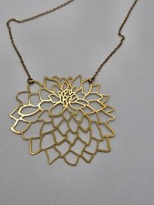 Collana delicata con fiori
