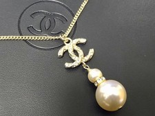 Collana CHANEL con ciondolo