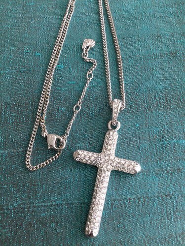 Collana con ciondolo croce