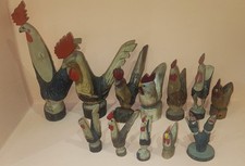 Collezione di 12 galli intagliati a mano da artigianato tipico Valdostano S.Orso