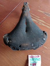 SELLA MOLTO VECCHIA IN PELLE MASSELLO SPECIALE RARA CORNICE