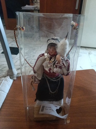 Bambola souvenir romania alta - romania,