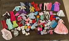 Lotto 85+ vestiti Barbie