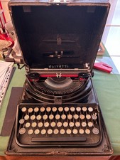 Macchina da scrivere  OLIVETTI