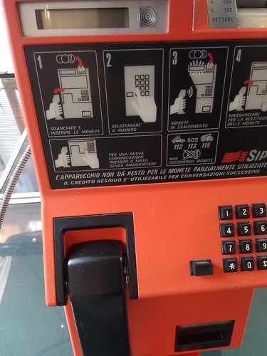 Telefono pubblico - , (