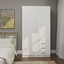 Armadio bianco nuovo con