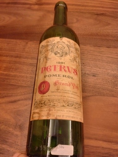 Bottiglia vino vuota petrus - bottiglia,