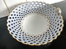 Stupenda ciotola in porcellana Wallendorf 20 cm traforata/reticolata con finiture dorate.