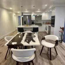 Tavolo da pranzo in resina