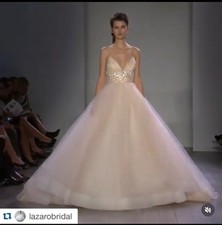 Abito da sposa stile Lazaro