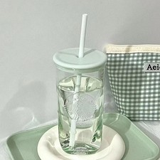 Nuova tazza triangolare verde