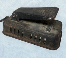 Antico pedale regolatore