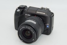 Olympus E-300 fotocamera digitale 8 MP con obiettivo ZUIKO 14-45 mm HyperCrystal LCD