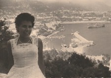 B5 - Foto Photo Fotografia Anni 60 - Donna Panoramica Mare Golfo Nave Porto