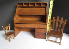 Scrivania e sedia antica 1977