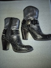 Stivali neri corti tacco pelle